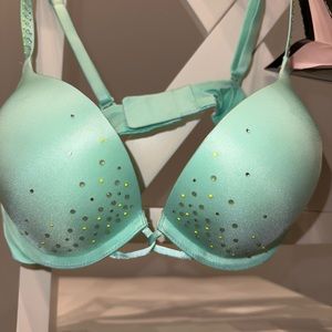 Victoria Secret bombshell bra 34B